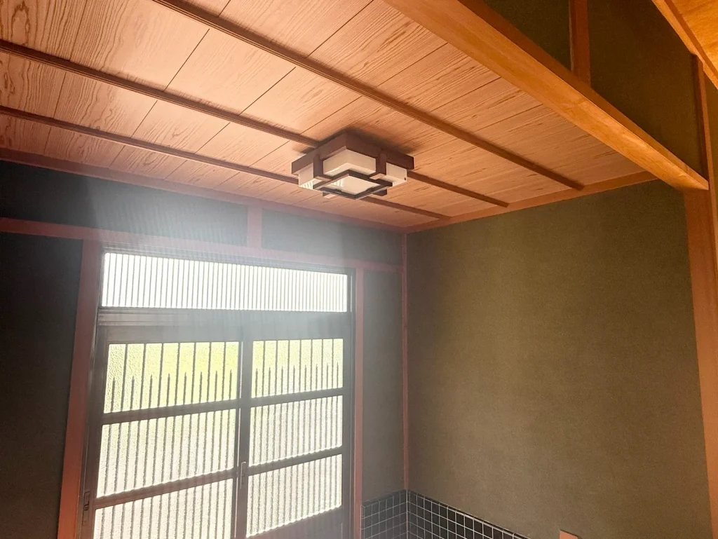 福岡県豊前市の空き家リフォームで補修した玄関天井