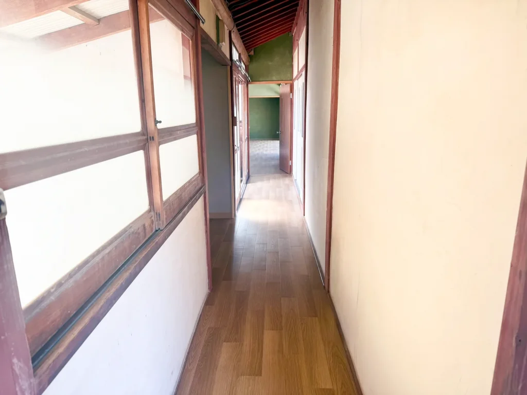 福岡県豊前市の空き家リフォームで完成したトイレ前廊下